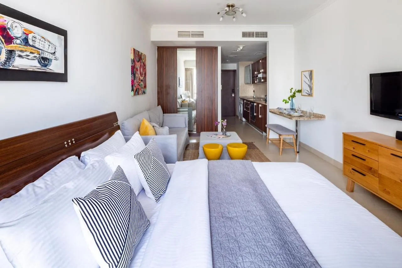 Frank Porter - Goldcrest Executive Apartment Dubai