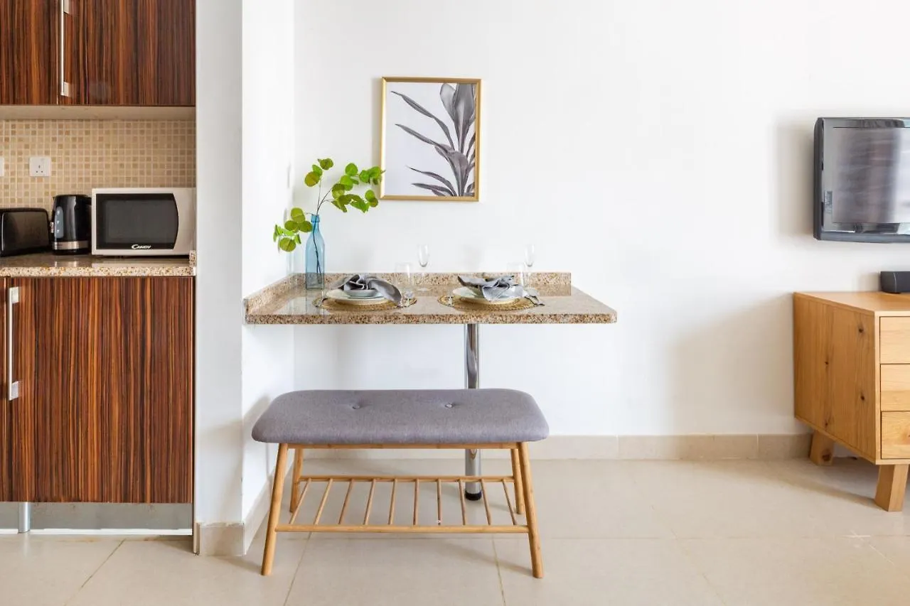 Frank Porter - Goldcrest Executive Apartment Dubai United Arab Emirates